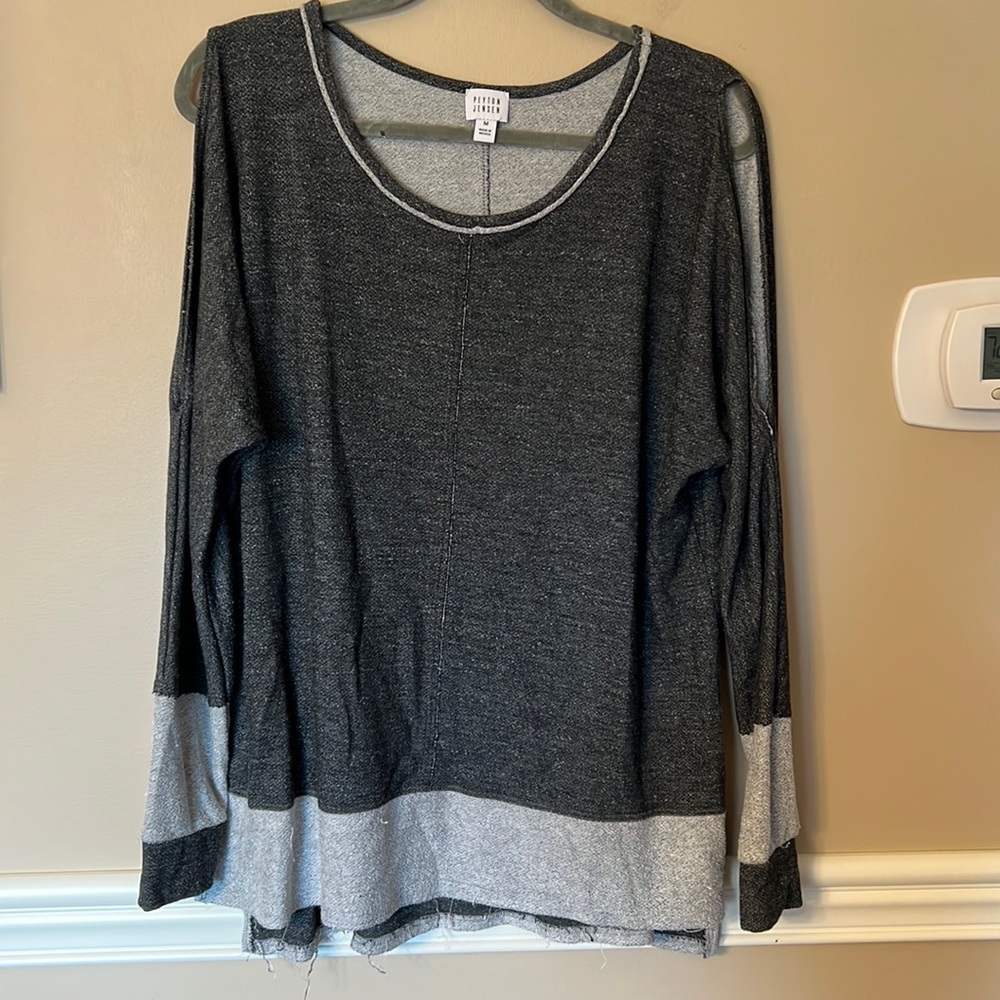 Peyton Jensen long cold shoulder sweatshirt size medium #225
